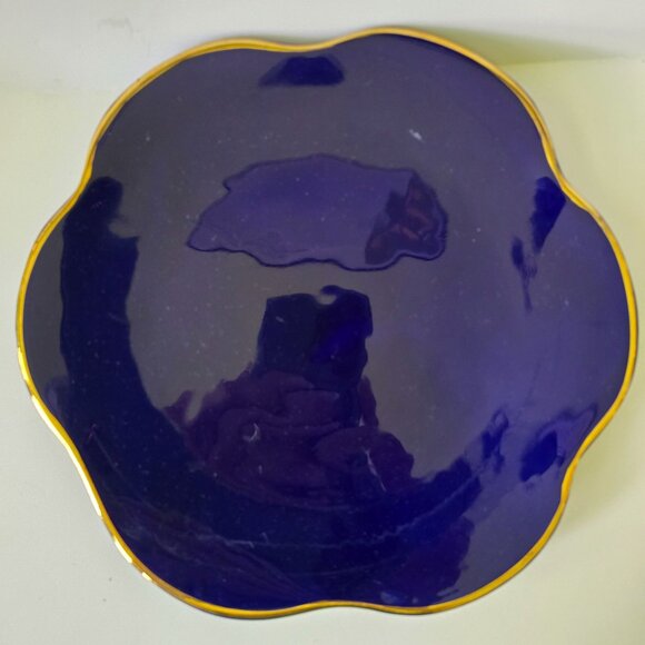 Hand Painted Dark Blue Scalloped Edge Ceramic Plate With Gold Trim From Italy - Picture 5 of 9